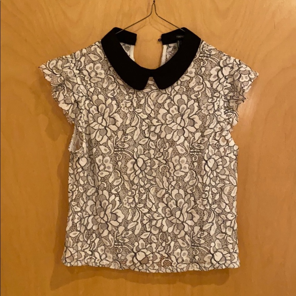 Peter-pan collared lace top